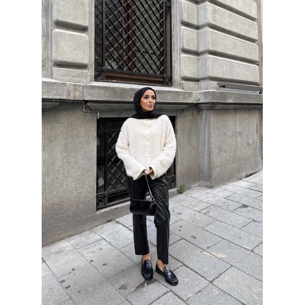 Gold Düğmeli Peluş Hırka - Bej