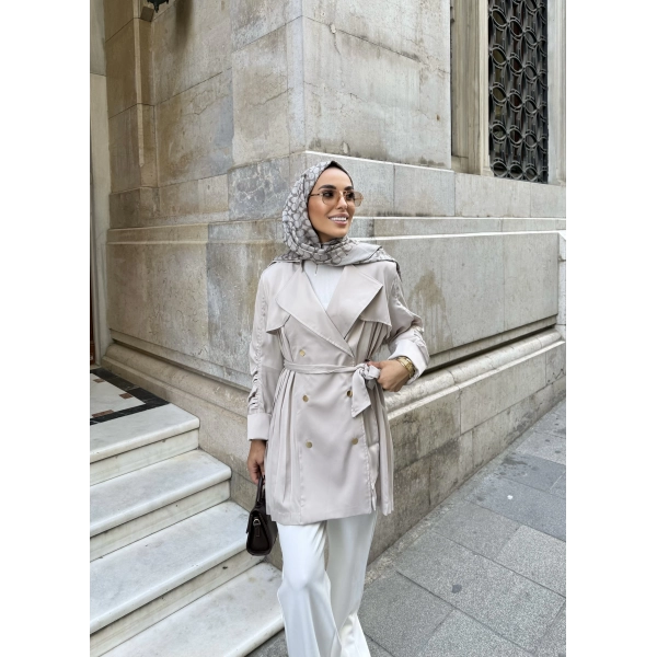 Kolları Büzgülü Sırtı Piliseli Saten Ceket - Bej