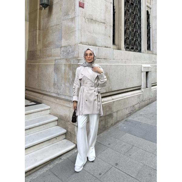 Kolları Büzgülü Sırtı Piliseli Saten Ceket - Bej