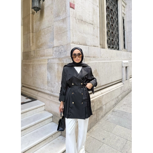 Kolları Büzgülü Sırtı Piliseli Saten Ceket - Siyah