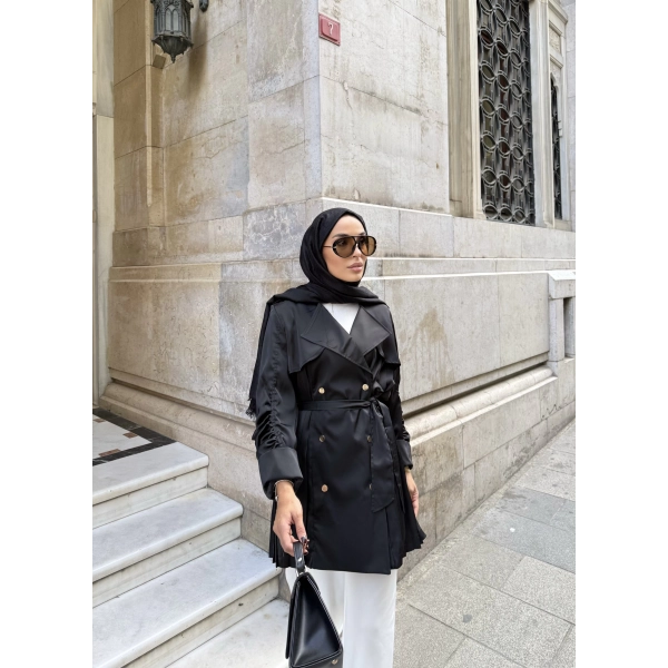 Kolları Büzgülü Sırtı Piliseli Saten Ceket - Siyah