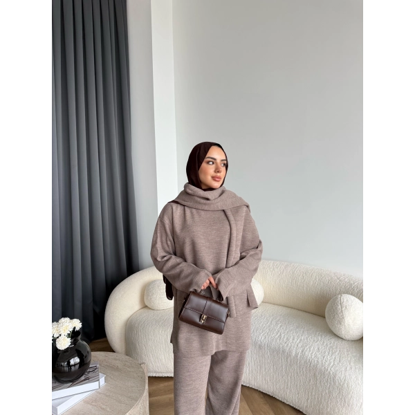 Mb- Berly Atkı Detay Triko Takım - Vizon