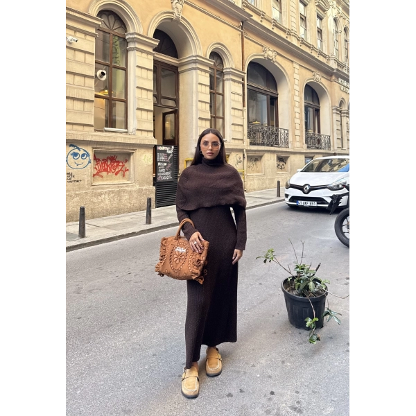 Nes Yaka Triko Elbise - Kahve