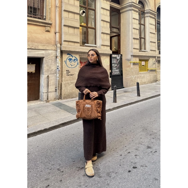 Nes Yaka Triko Elbise - Kahve