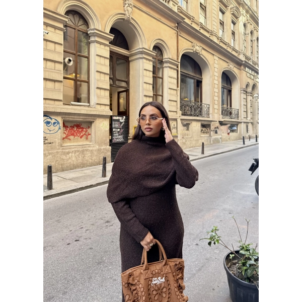 Nes Yaka Triko Elbise - Kahve