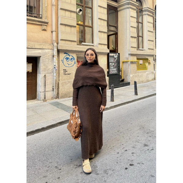 Nes Yaka Triko Elbise - Kahve