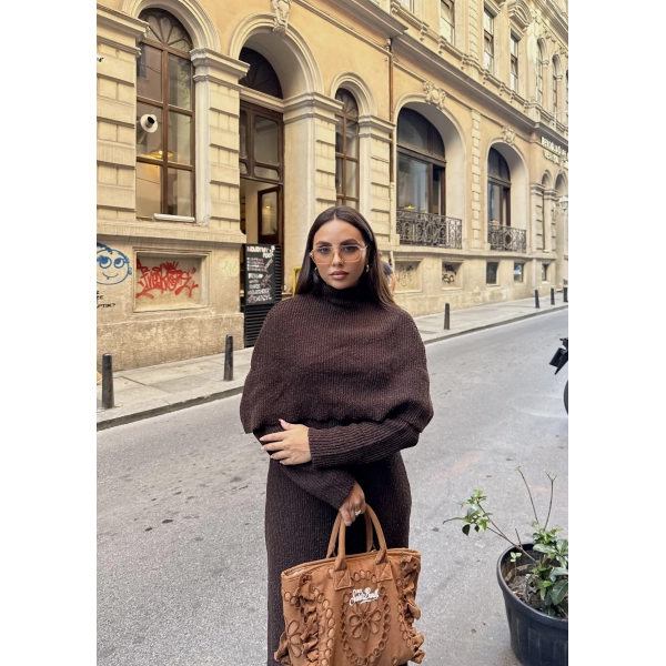 Nes Yaka Triko Elbise - Kahve