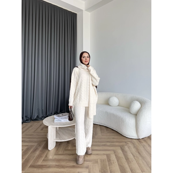 Örgü Atkı Detaylı Triko Takım - Krem