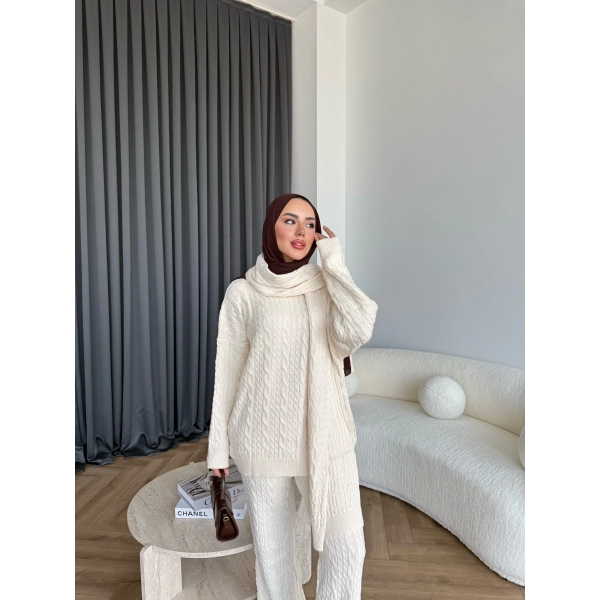 Örgü Atkı Detaylı Triko Takım - Krem