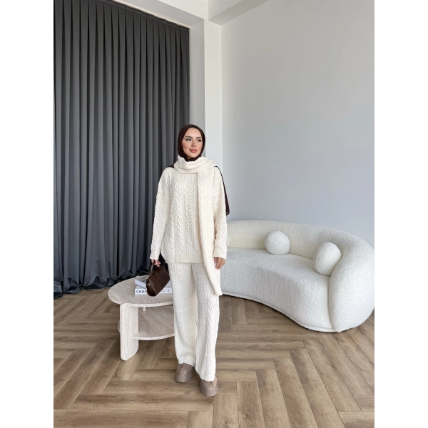 Örgü Atkı Detaylı Triko Takım - Krem
