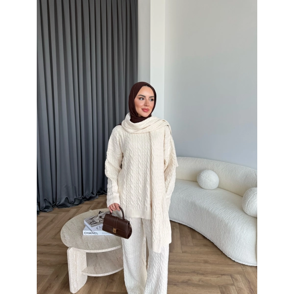 Örgü Atkı Detaylı Triko Takım - Krem