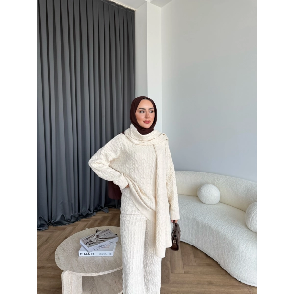 Örgü Atkı Detaylı Triko Takım - Krem