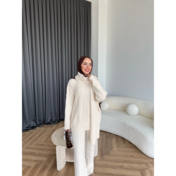 Örgü Atkı Detaylı Triko Takım - Krem
