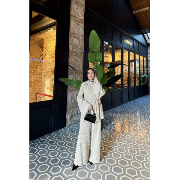 Piliseli Lastik Detay Takım - Bej