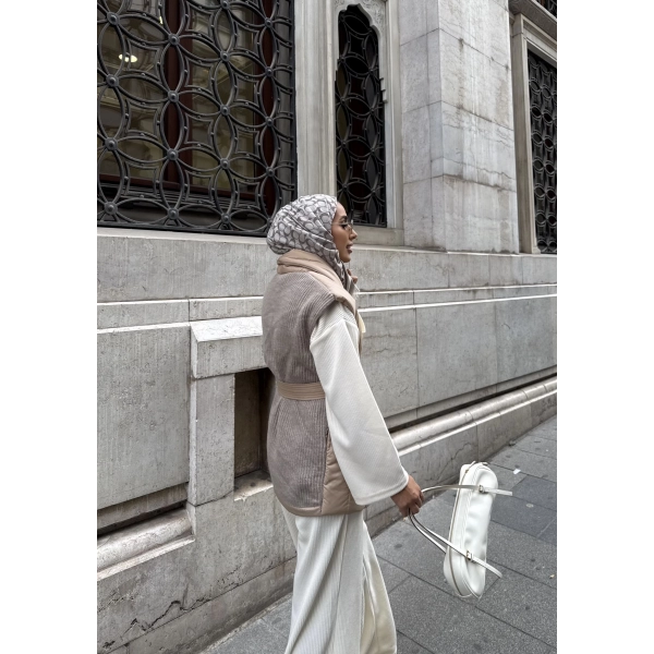 Riva Arka Kısmı Triko Yelek - Bej