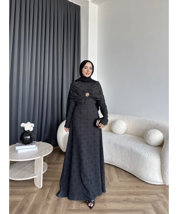 Fuş - Orchid Şal Detaylı Broşlu Elbise - Siyah