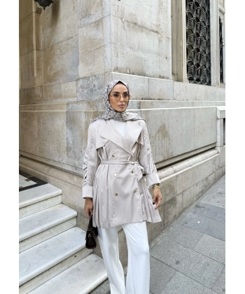 Kolları Büzgülü Sırtı Piliseli Saten Ceket - Bej