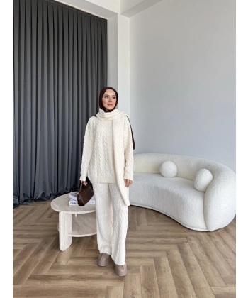 Örgü Atkı Detaylı Triko Takım - Krem