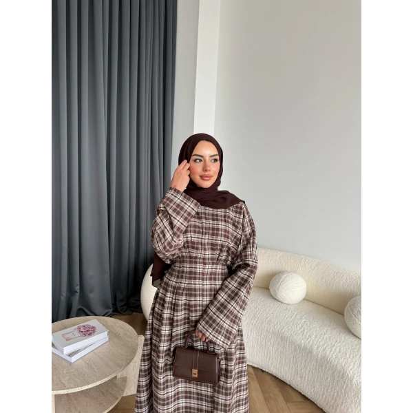 Belden Oturtmalı Kareli Elbise