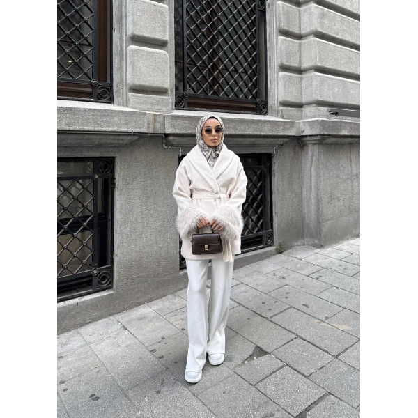 Dinas Kürk Detaylı Kaşe Mont - Bej