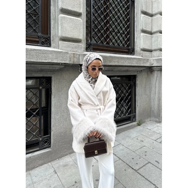 Dinas Kürk Detaylı Kaşe Mont - Bej