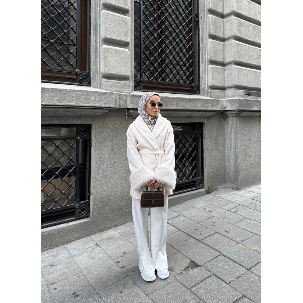 Dinas Kürk Detaylı Kaşe Mont - Bej