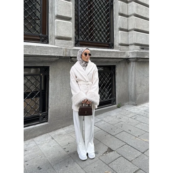 Dinas Kürk Detaylı Kaşe Mont - Bej