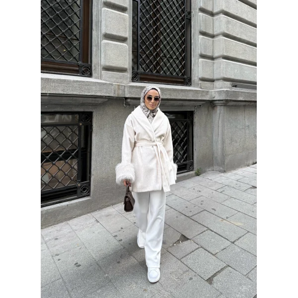 Dinas Kürk Detaylı Kaşe Mont - Bej