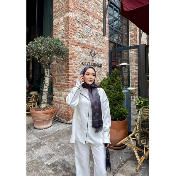 Gold Düğmeli Biyeli Takım - Beyaz