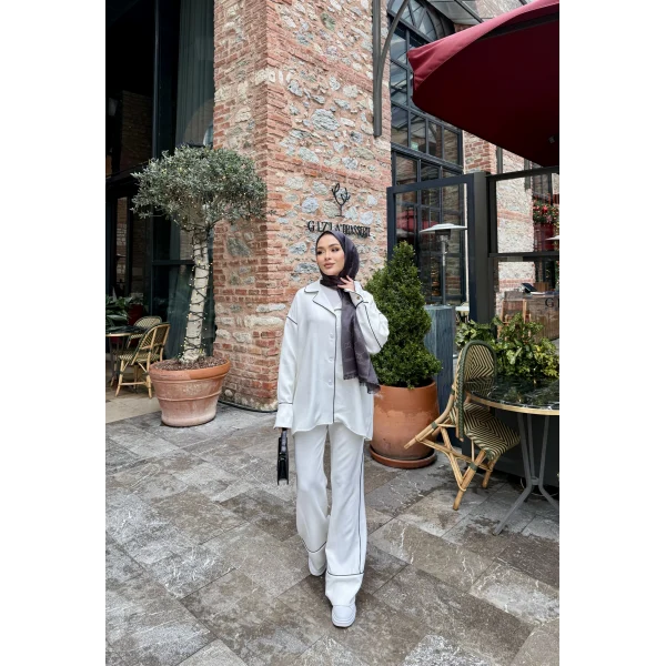 Gold Düğmeli Biyeli Takım - Beyaz