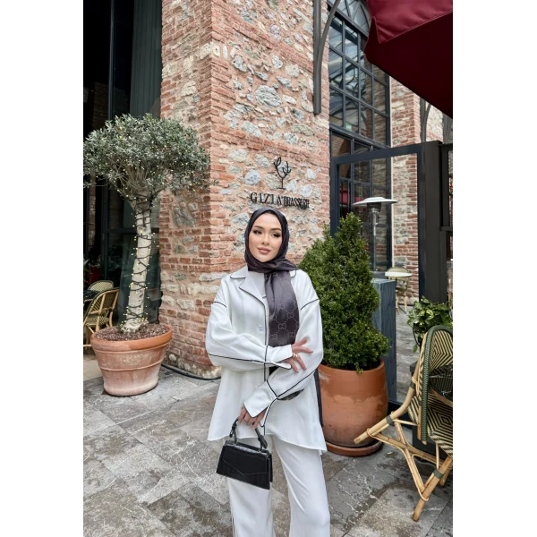 Gold Düğmeli Biyeli Takım - Beyaz