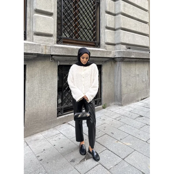 Gold Düğmeli Peluş Hırka - Bej