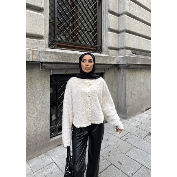 Gold Düğmeli Peluş Hırka - Bej