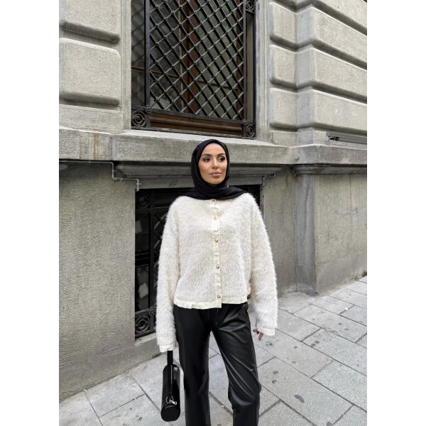 Gold Düğmeli Peluş Hırka - Bej