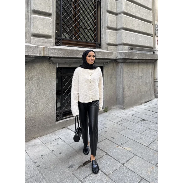 Gold Düğmeli Peluş Hırka - Bej