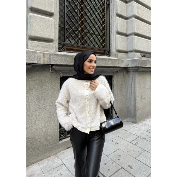 Gold Düğmeli Peluş Hırka - Bej