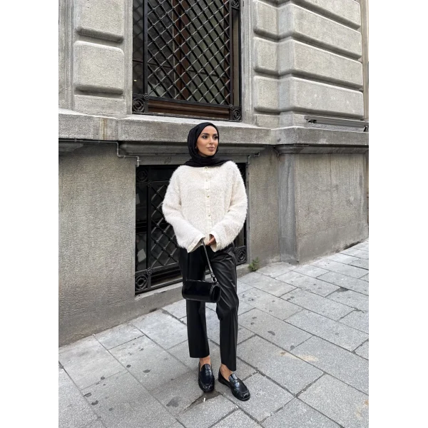 Gold Düğmeli Peluş Hırka - Bej