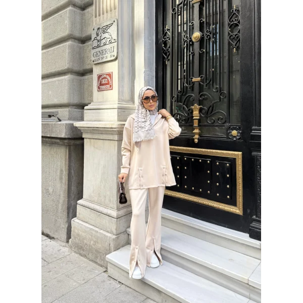 Kamar Düğmeli Takım - Bej