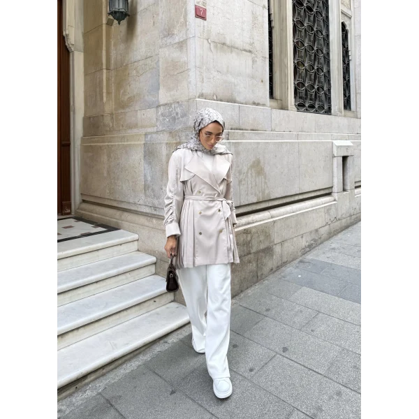 Kolları Büzgülü Sırtı Piliseli Saten Ceket - Bej