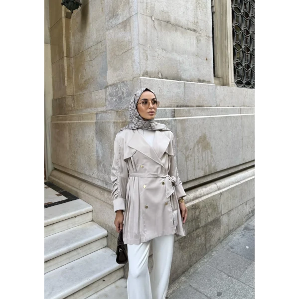 Kolları Büzgülü Sırtı Piliseli Saten Ceket - Bej