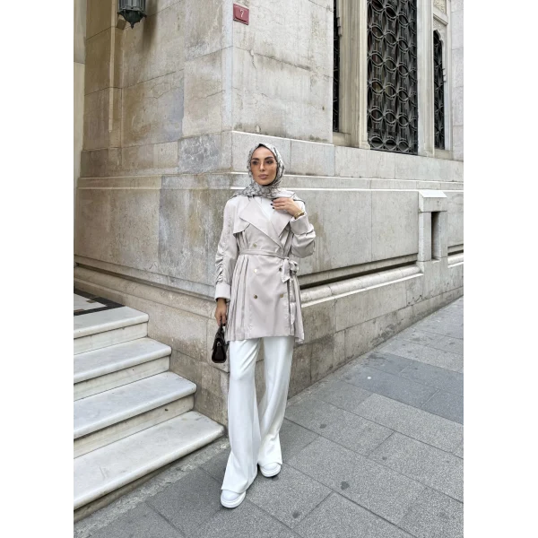 Kolları Büzgülü Sırtı Piliseli Saten Ceket - Bej