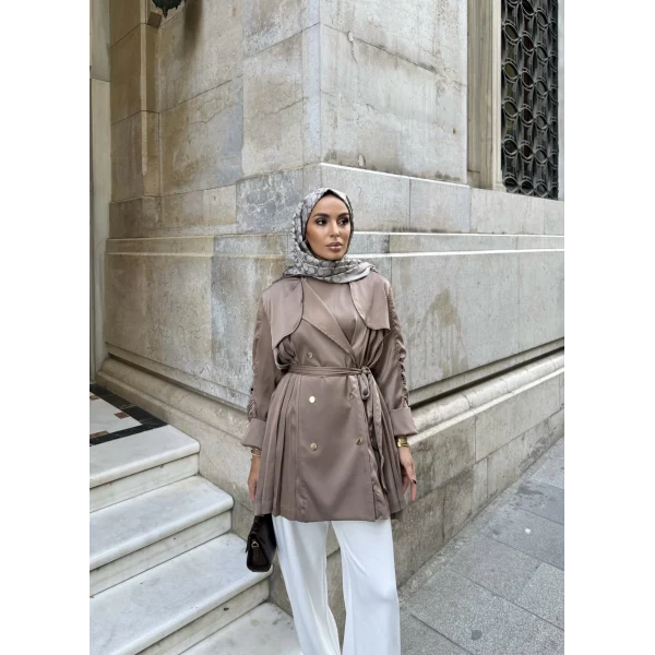 Kolları Büzgülü Sırtı Piliseli Saten Ceket - Kahve