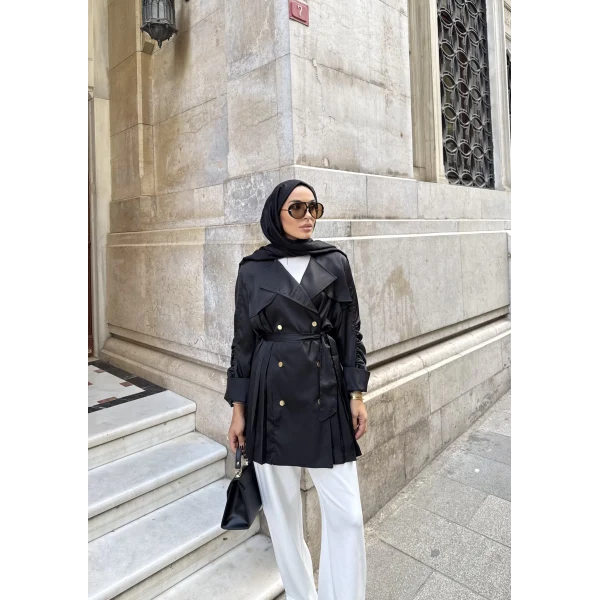 Kolları Büzgülü Sırtı Piliseli Saten Ceket - Siyah