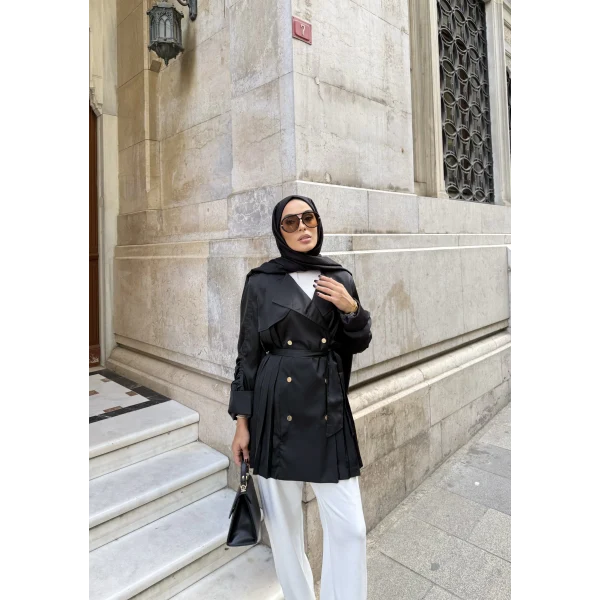 Kolları Büzgülü Sırtı Piliseli Saten Ceket - Siyah