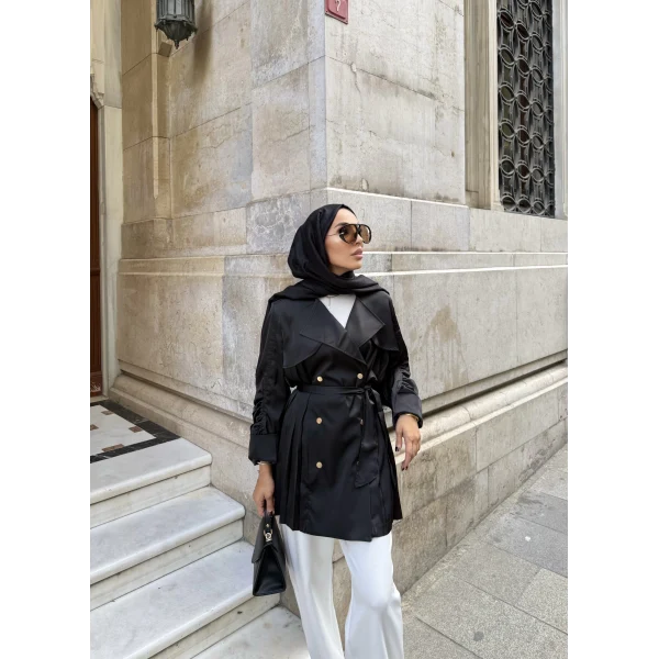 Kolları Büzgülü Sırtı Piliseli Saten Ceket - Siyah