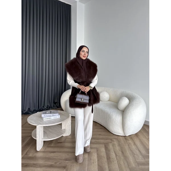 Lakas Yaka Ve Alt Kısmı Kürk Detaylı Yelek - Acı Kahve