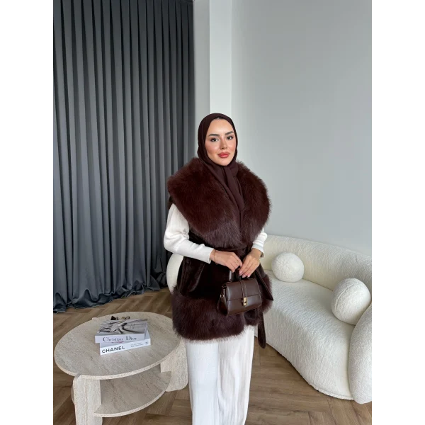 Lakas Yaka Ve Alt Kısmı Kürk Detaylı Yelek - Acı Kahve
