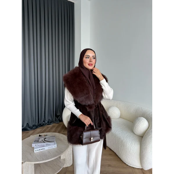 Lakas Yaka Ve Alt Kısmı Kürk Detaylı Yelek - Acı Kahve