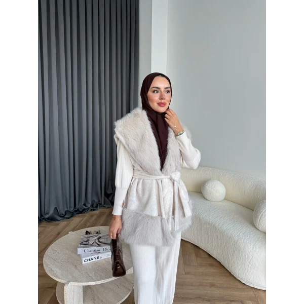 Lakas Yaka Ve Alt Kısmı Kürk Detaylı Yelek - Bej