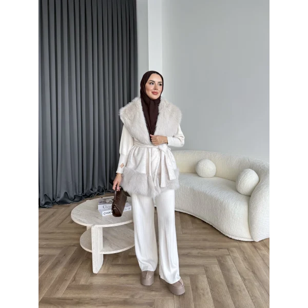Lakas Yaka Ve Alt Kısmı Kürk Detaylı Yelek - Bej